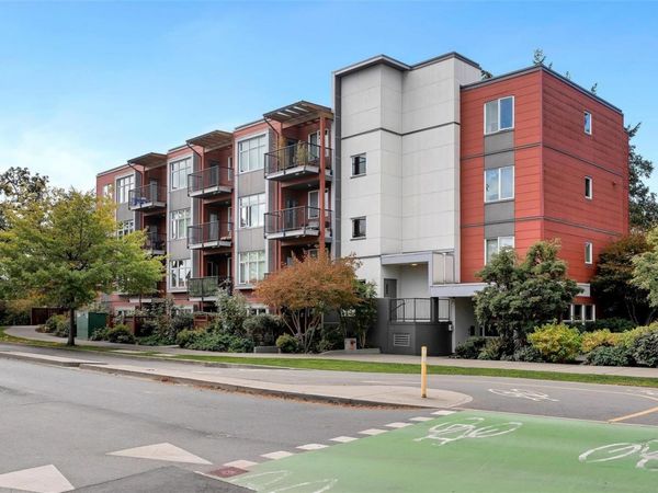 4030 Borden St , Unit 203, Saanich, BC V8X 2E9