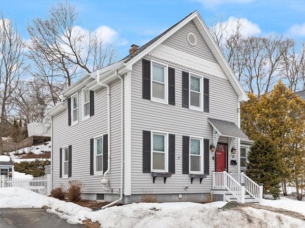 39 Cedar St, Wakefield, MA 01880