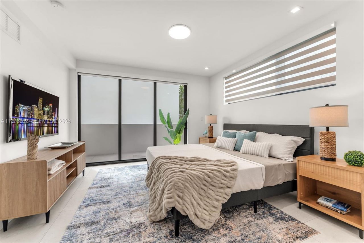 721 SW 11th Street, Unit B, Miami, FL 33129 Photo