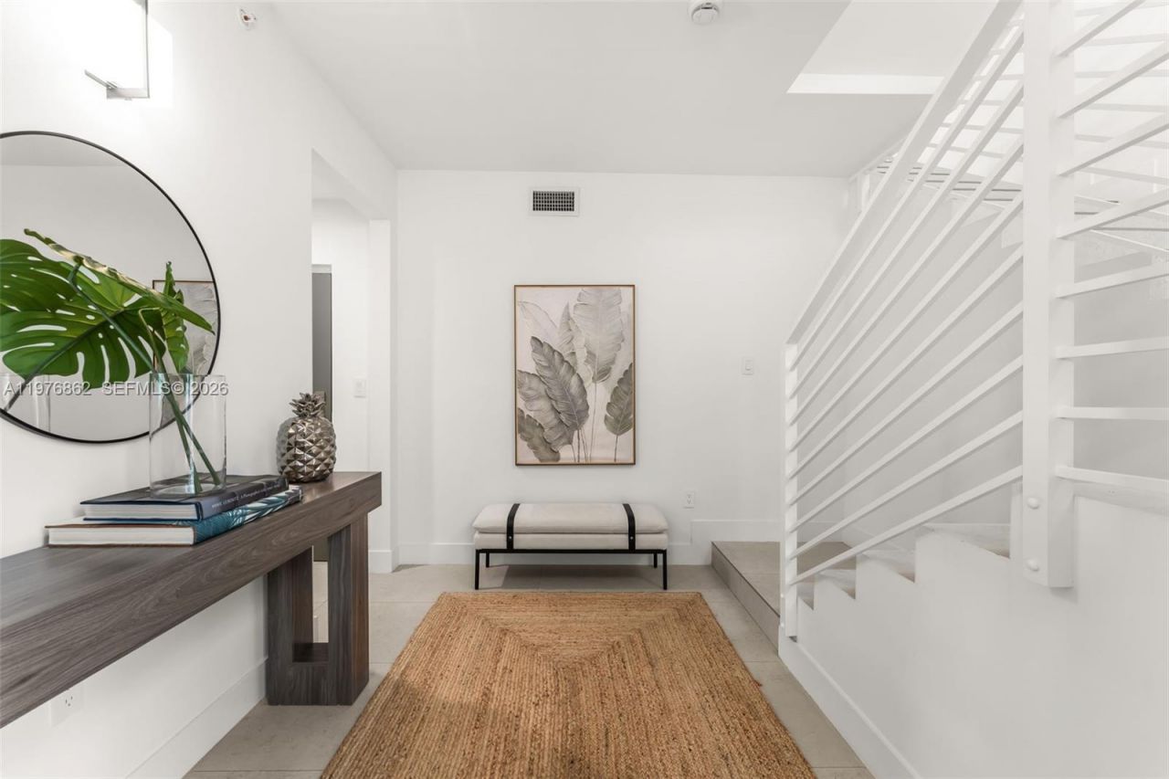 721 SW 11th Street, Unit B, Miami, FL 33129 Photo