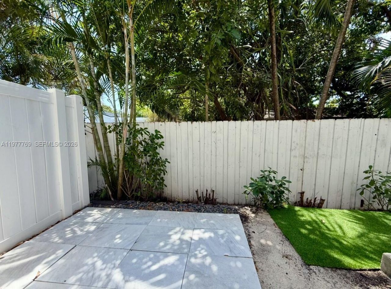 1035 NW 2nd Ave, Fort Lauderdale, FL 33311 Photo