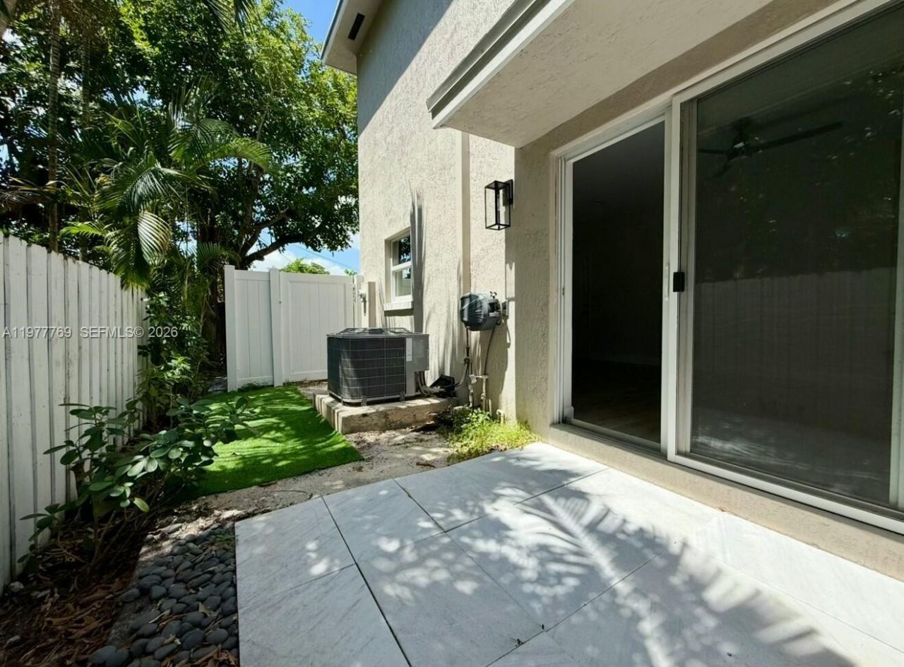 1035 NW 2nd Ave, Fort Lauderdale, FL 33311 Photo