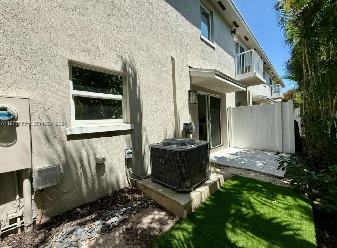 1035 NW 2nd Ave, Fort Lauderdale, FL 33311 Photo