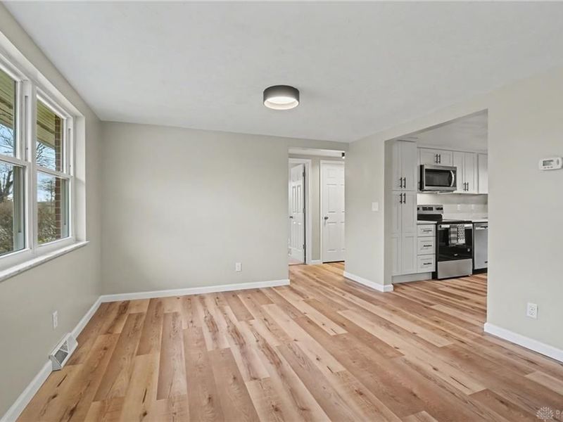 21 S Limestone Street, Jamestown, OH 45335 Photo 9