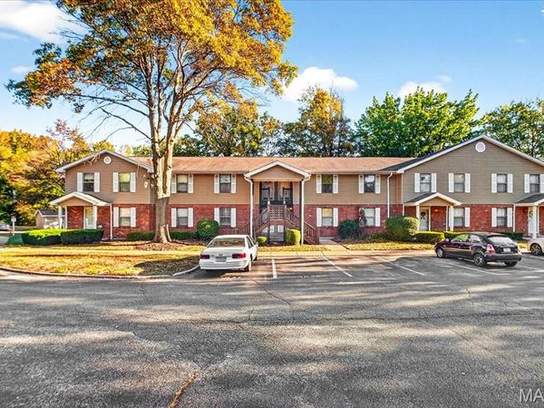 1831 New Sun Court, Florissant, MO 63031