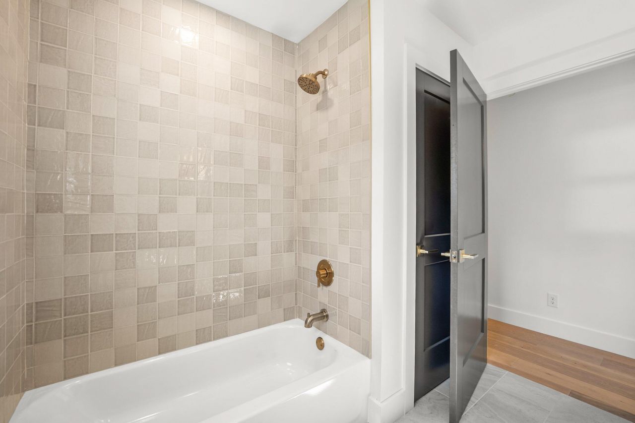 2608 Boyer Street Photo 28