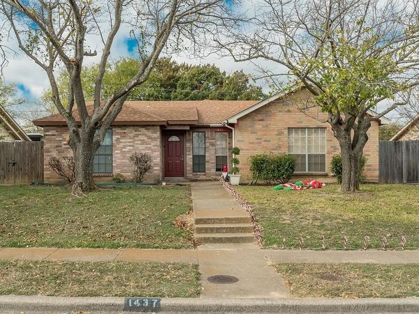 1437 Brook Meadow Circle, Lancaster, TX 75134