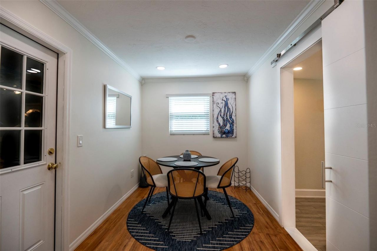 569 Bamboo Drive S, Saint Petersburg, FL 33707 Photo