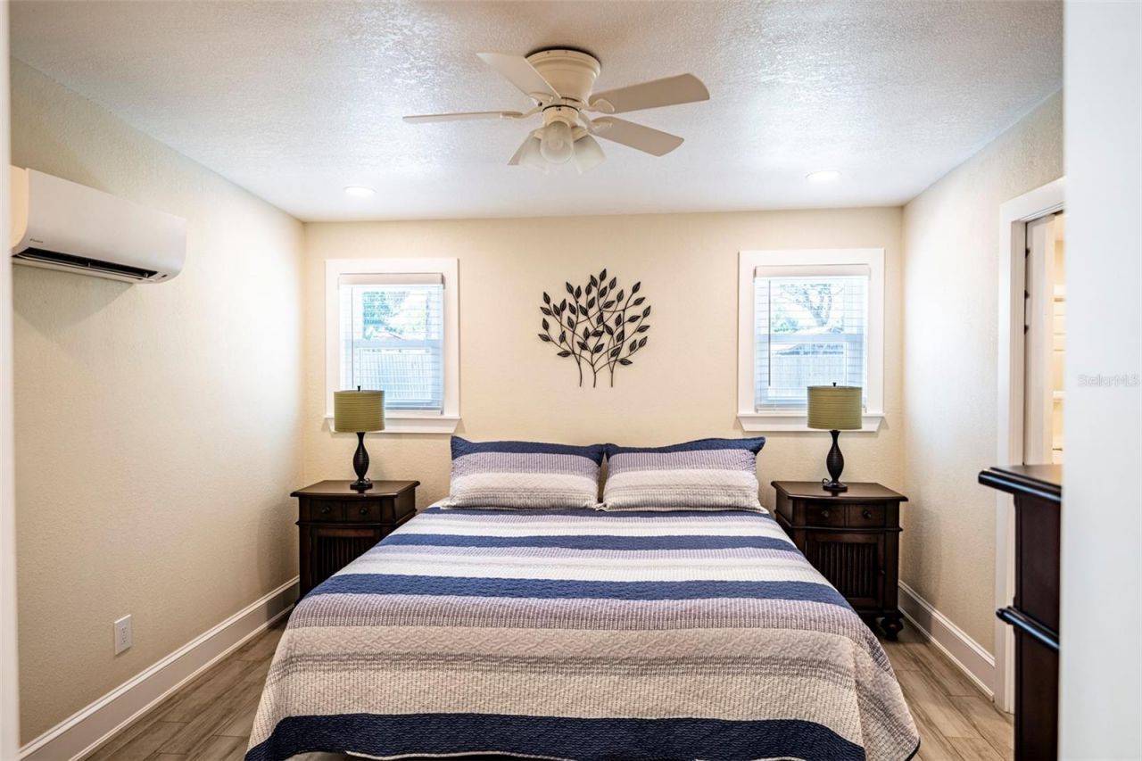 569 Bamboo Drive S, Saint Petersburg, FL 33707 Photo