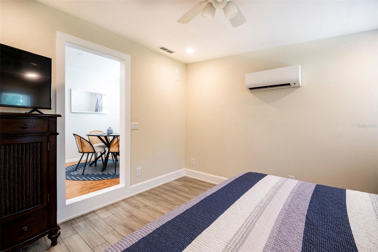 569 Bamboo Drive S, Saint Petersburg, FL 33707 Photo