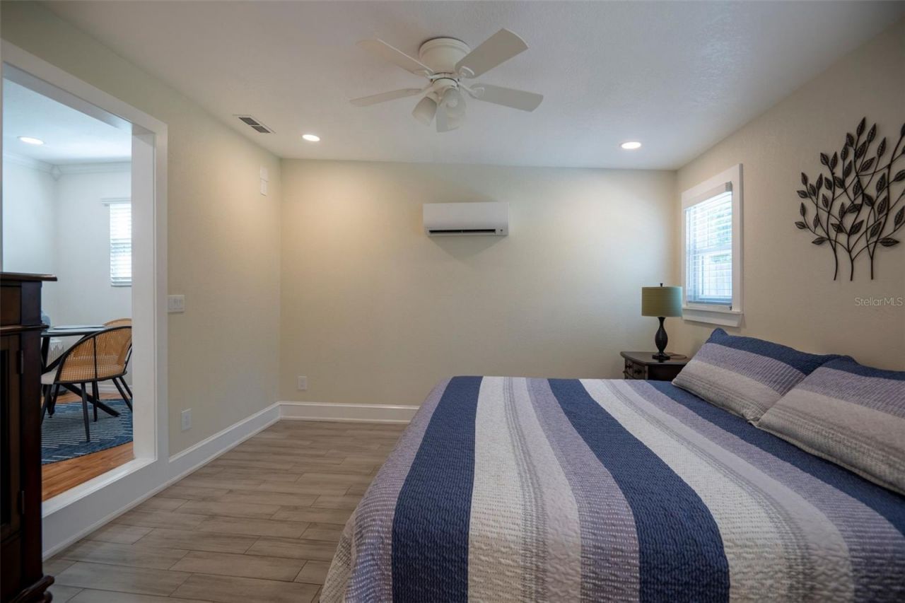 569 Bamboo Drive S, Saint Petersburg, FL 33707 Photo