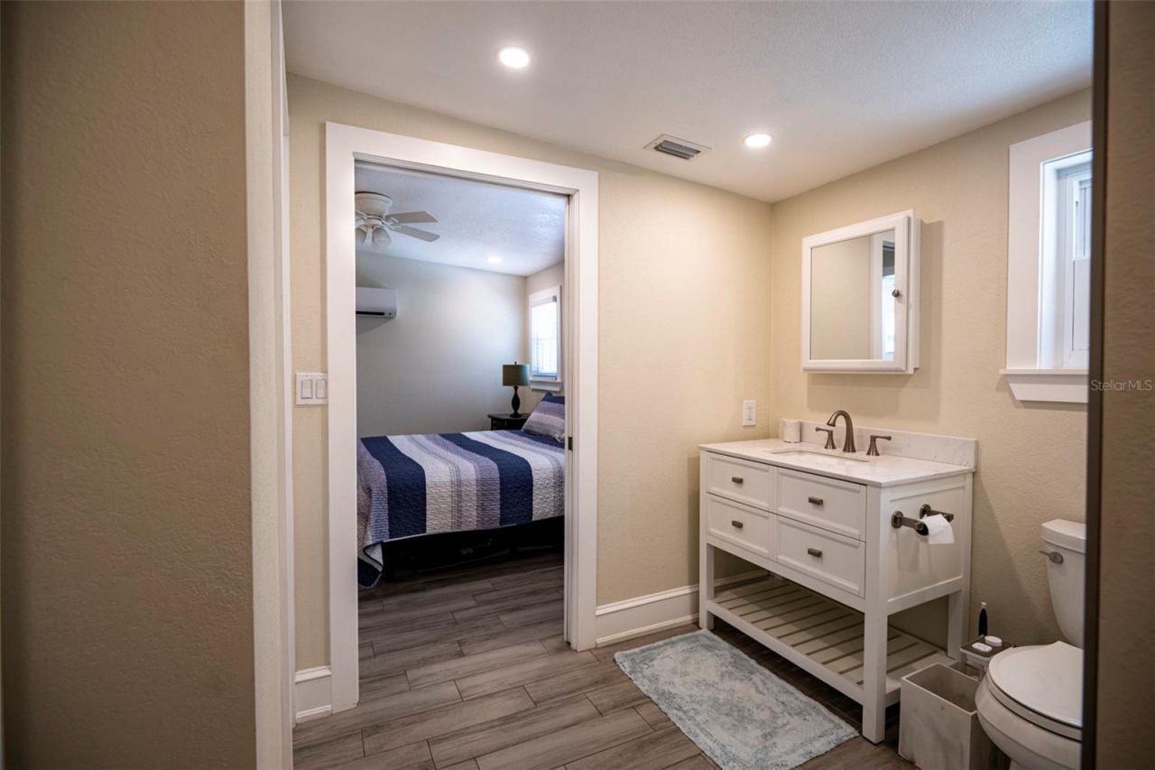 569 Bamboo Drive S, Saint Petersburg, FL 33707 Photo