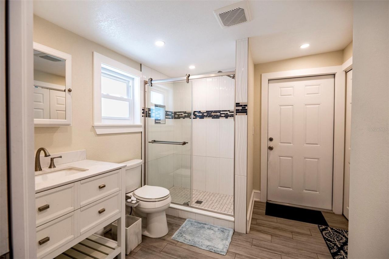 569 Bamboo Drive S, Saint Petersburg, FL 33707 Photo