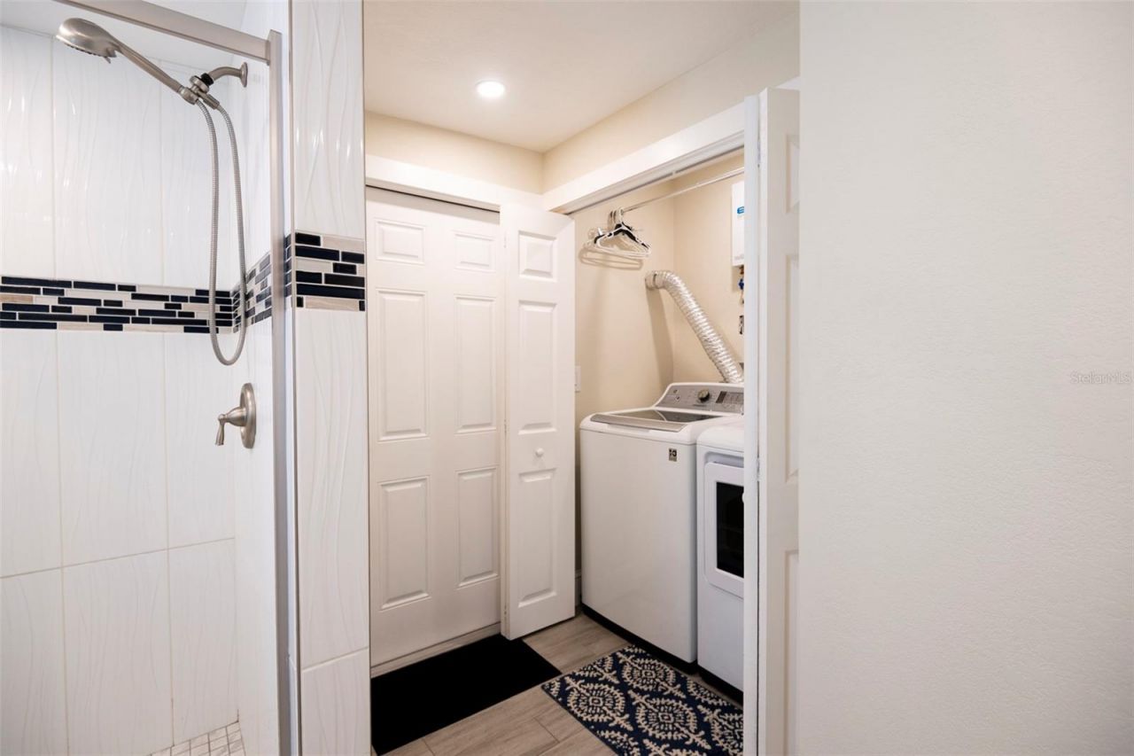 569 Bamboo Drive S, Saint Petersburg, FL 33707 Photo