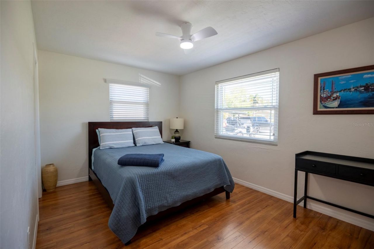 569 Bamboo Drive S, Saint Petersburg, FL 33707 Photo