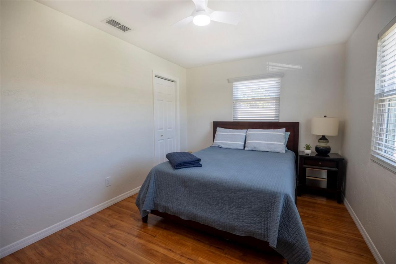 569 Bamboo Drive S, Saint Petersburg, FL 33707 Photo