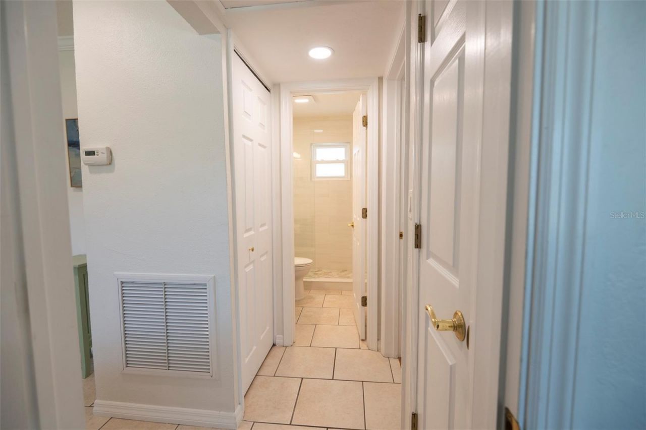 569 Bamboo Drive S, Saint Petersburg, FL 33707 Photo