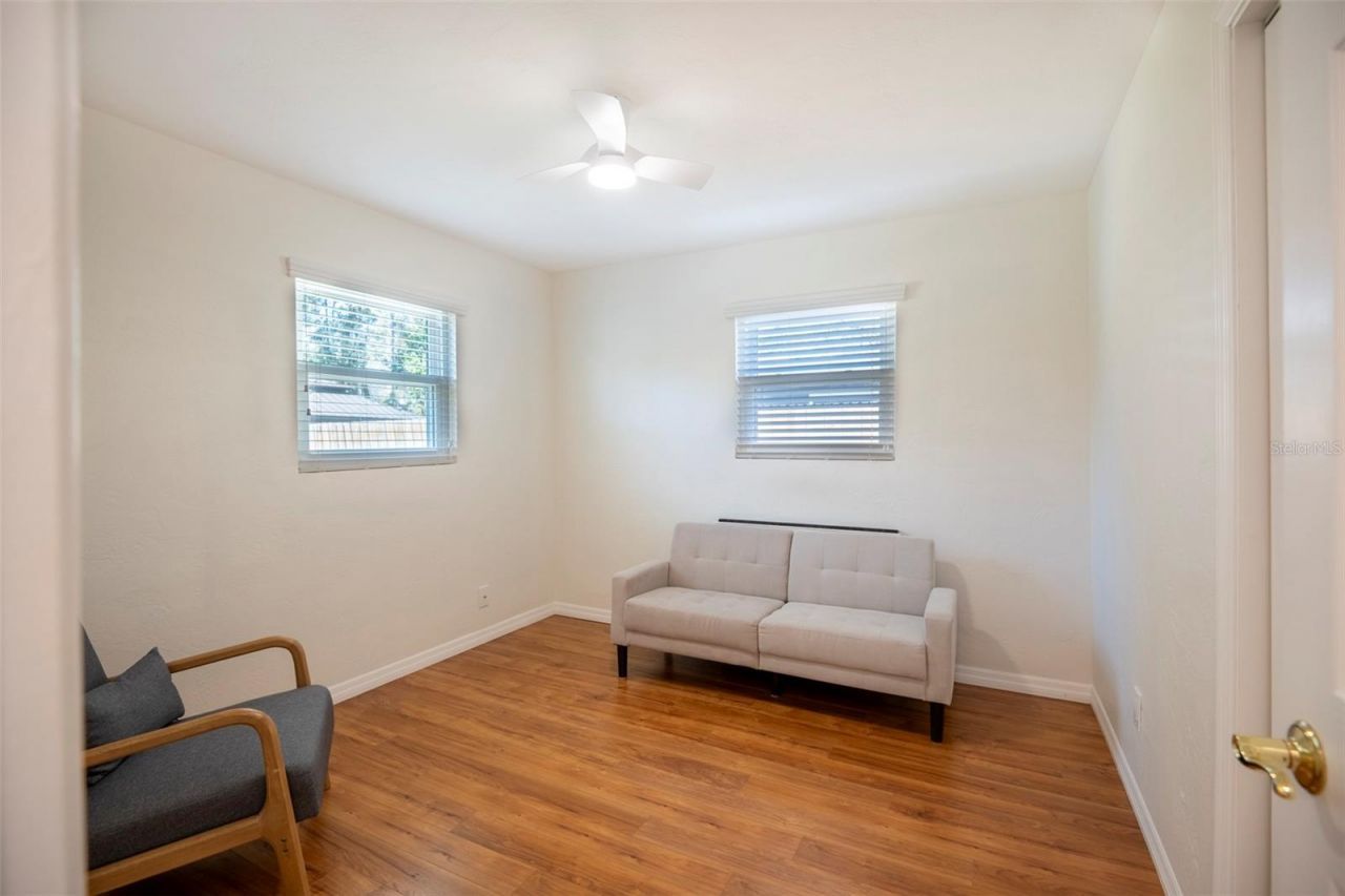 569 Bamboo Drive S, Saint Petersburg, FL 33707 Photo