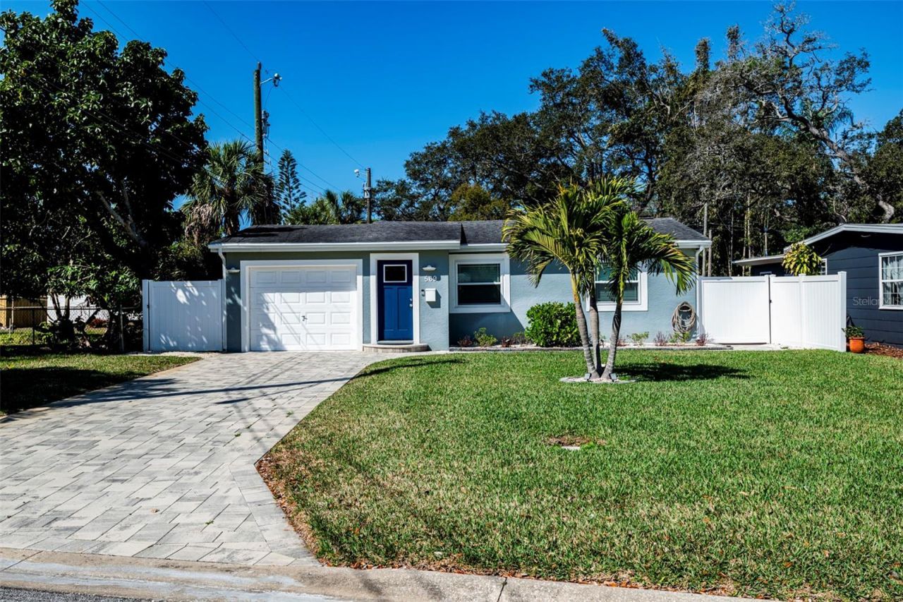 569 Bamboo Drive S, Saint Petersburg, FL 33707 Photo