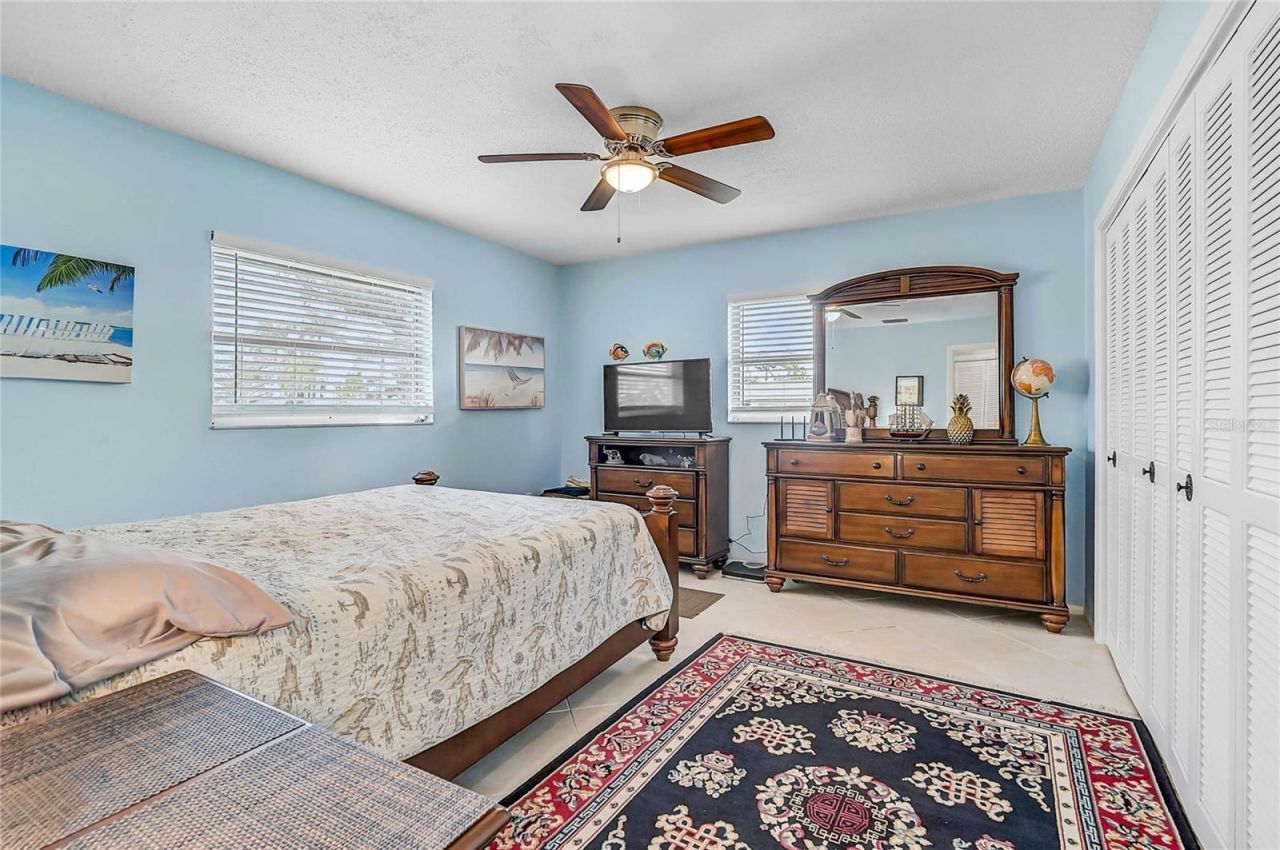 7128 W Country Club Drive N, Sarasota, FL 34243 Photo