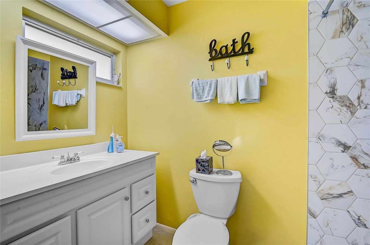 7128 W Country Club Drive N, Sarasota, FL 34243 Photo