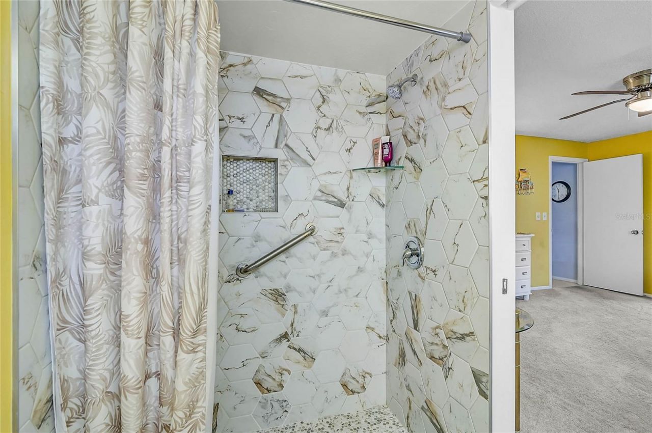 7128 W Country Club Drive N, Sarasota, FL 34243 Photo