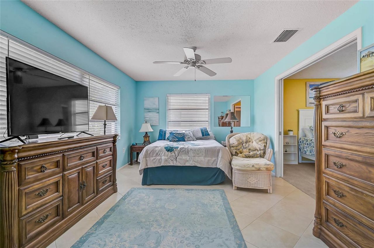 7128 W Country Club Drive N, Sarasota, FL 34243 Photo