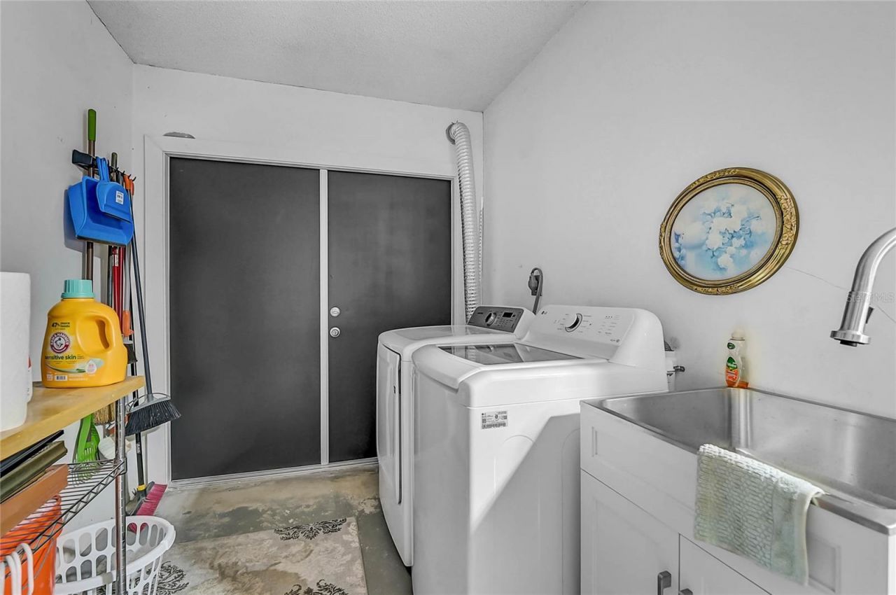 7128 W Country Club Drive N, Sarasota, FL 34243 Photo