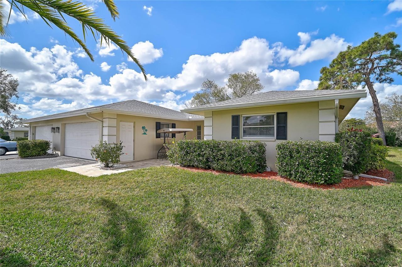 7128 W Country Club Drive N, Sarasota, FL 34243 Photo