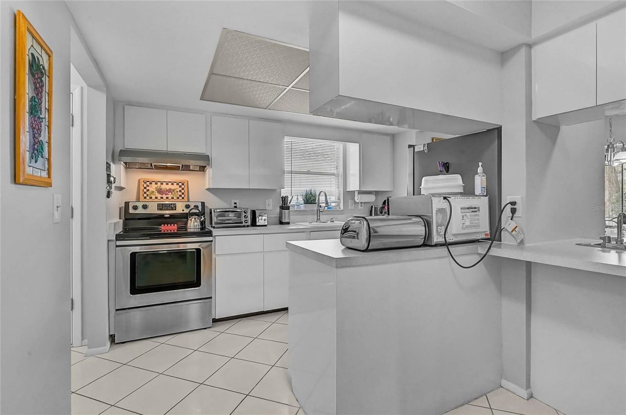 7128 W Country Club Drive N, Sarasota, FL 34243 Photo