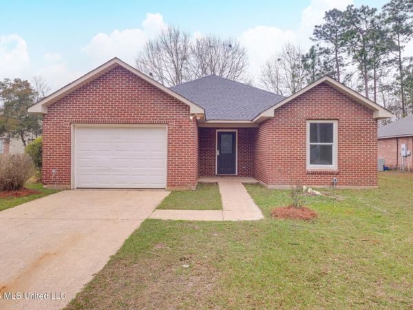 8104 Meadowdale Drive, Gautier, MS 39553