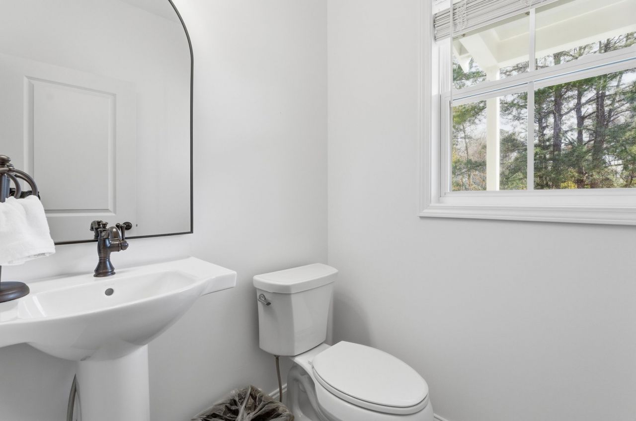 639 N Laurel Street Photo 14