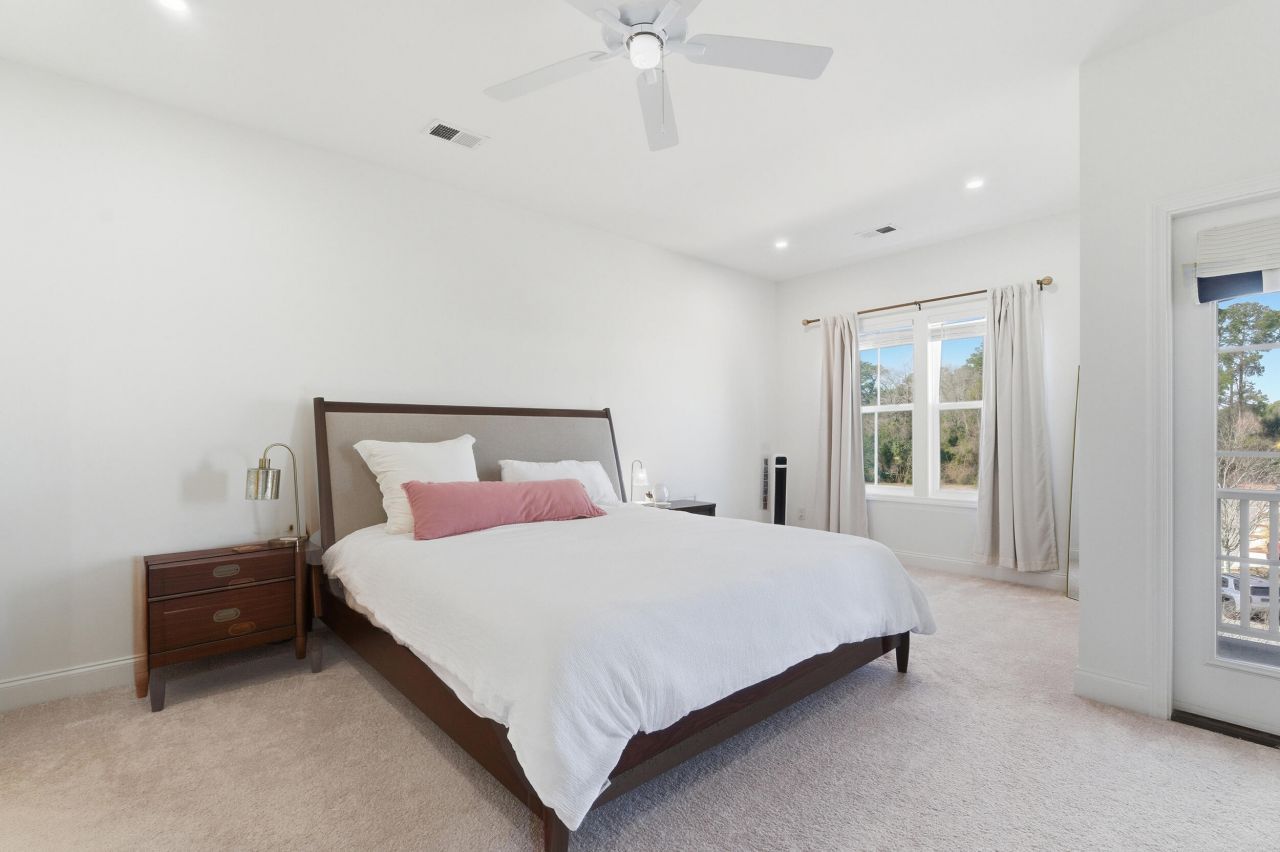 639 N Laurel Street Photo 15