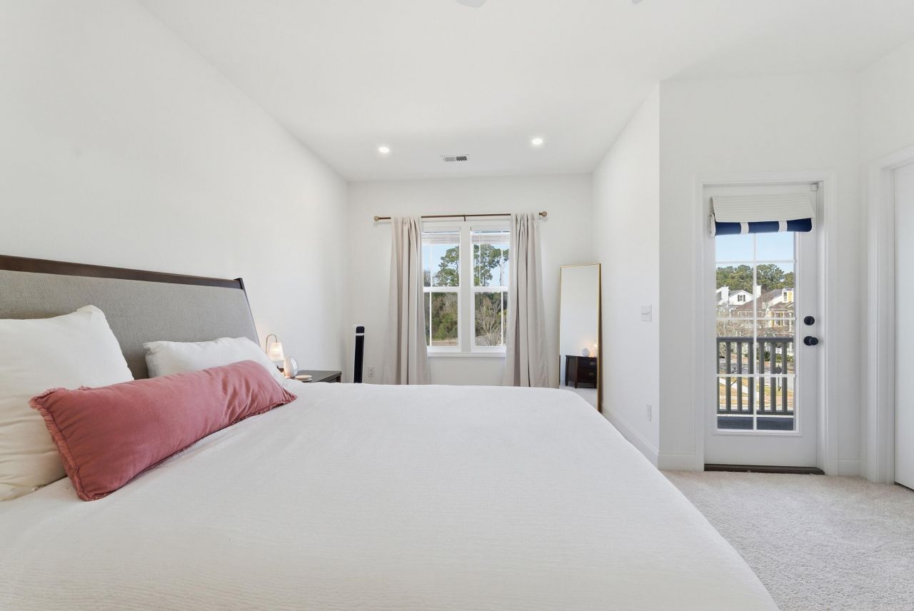 639 N Laurel Street Photo 17