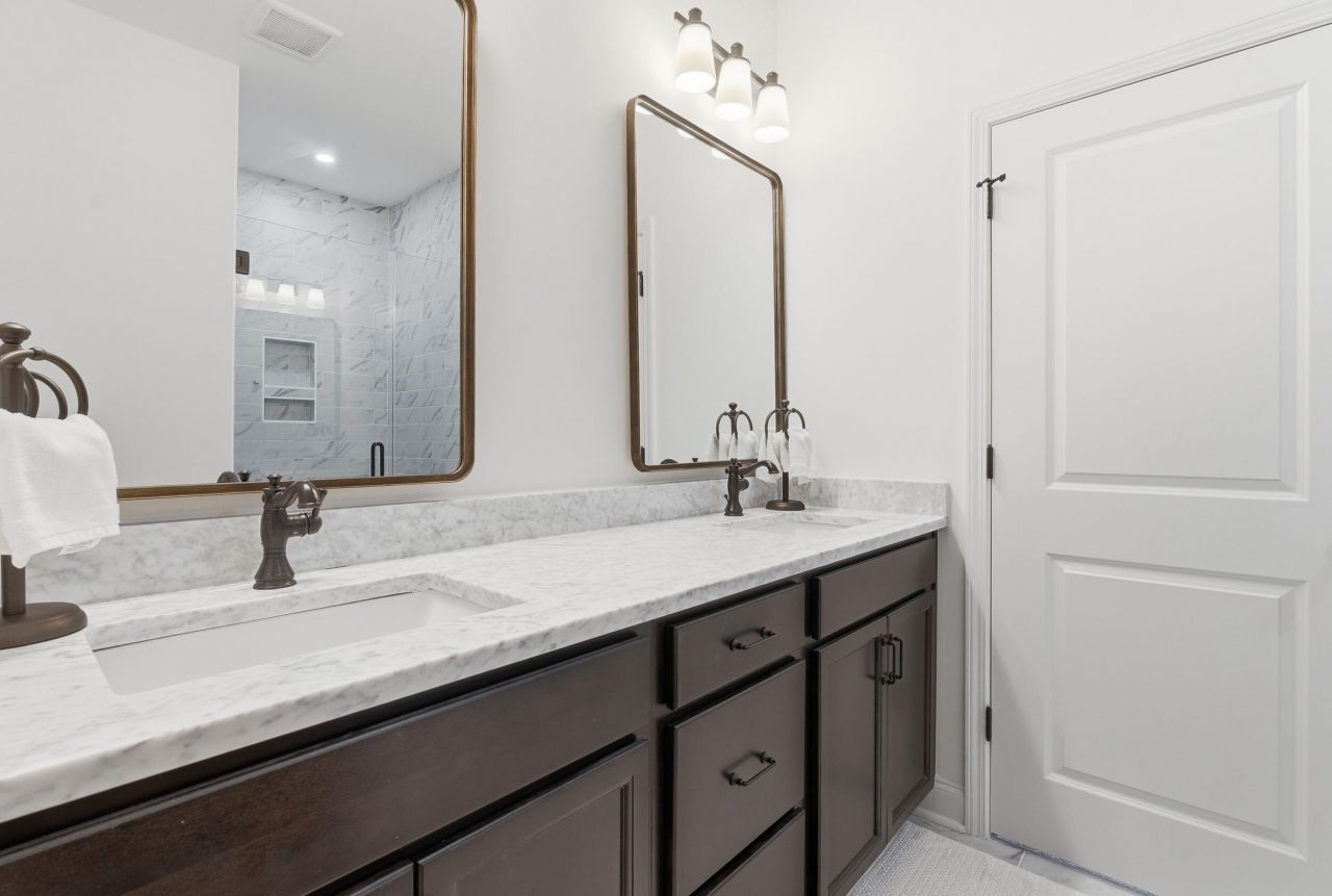 639 N Laurel Street Photo 18