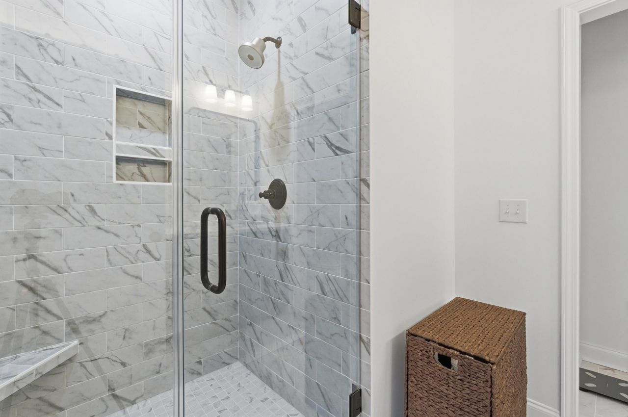 639 N Laurel Street Photo 19