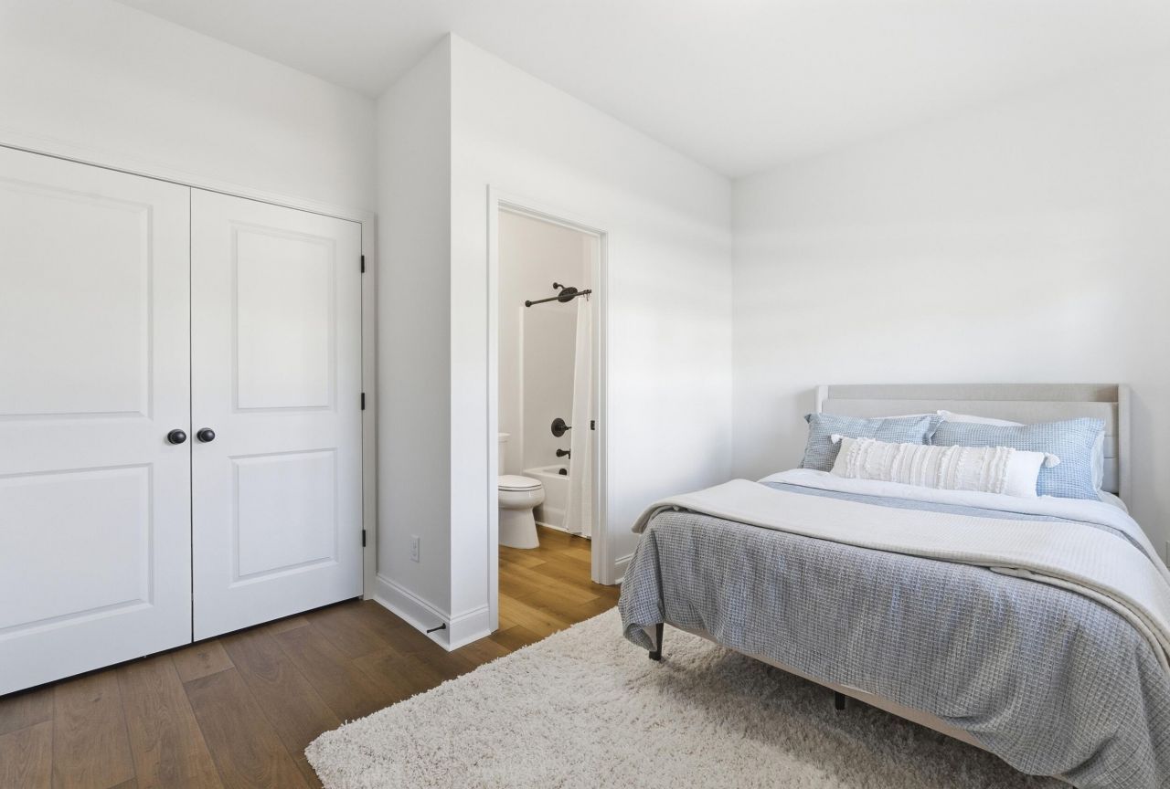 639 N Laurel Street Photo 22