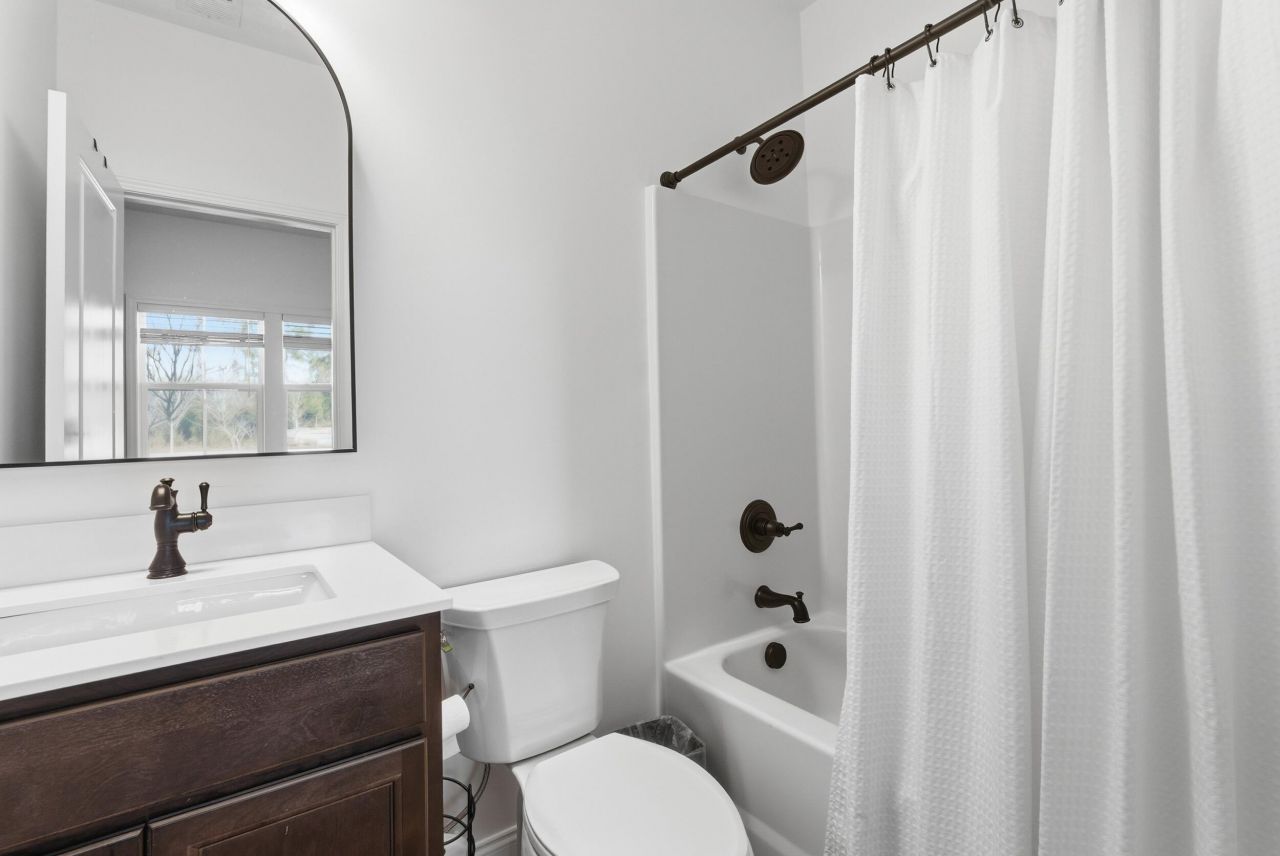 639 N Laurel Street Photo 23