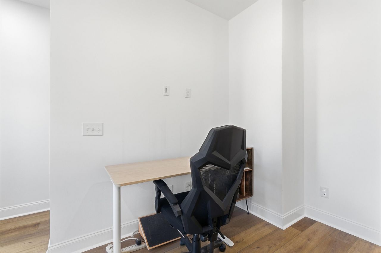 639 N Laurel Street Photo 24