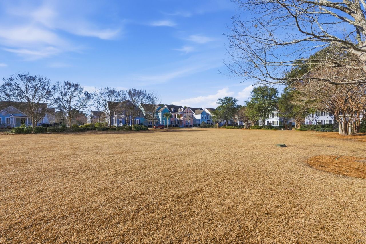 639 N Laurel Street Photo 35