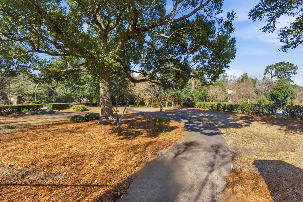 639 N Laurel Street Photo 36