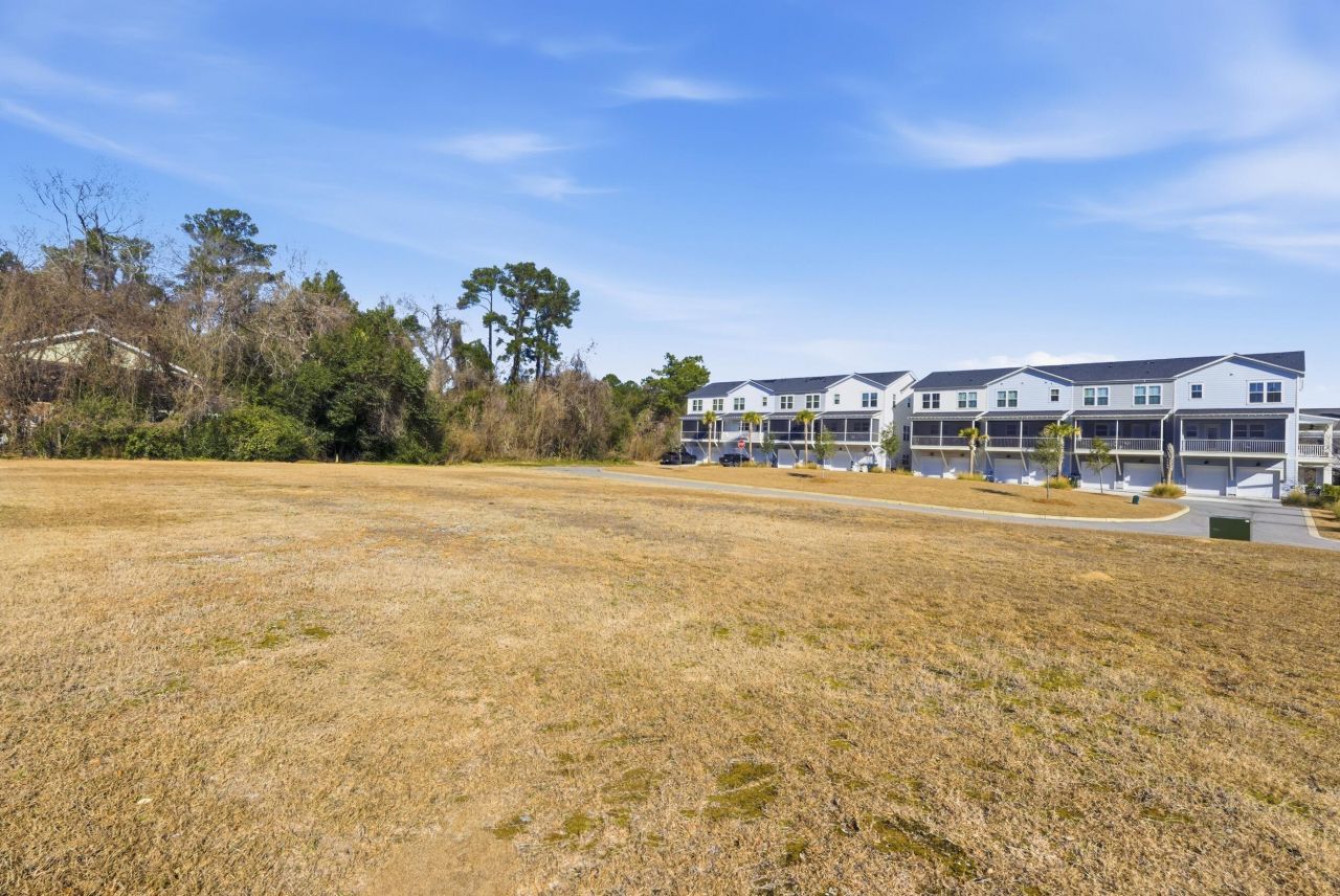 639 N Laurel Street Photo 37