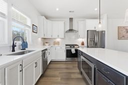 639 N Laurel Street photo 4