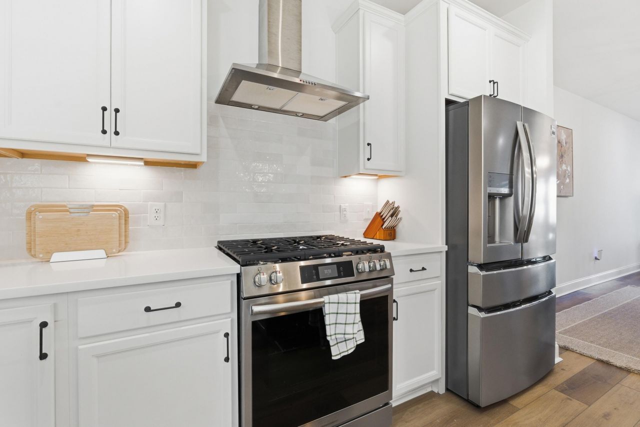 639 N Laurel Street Photo 7