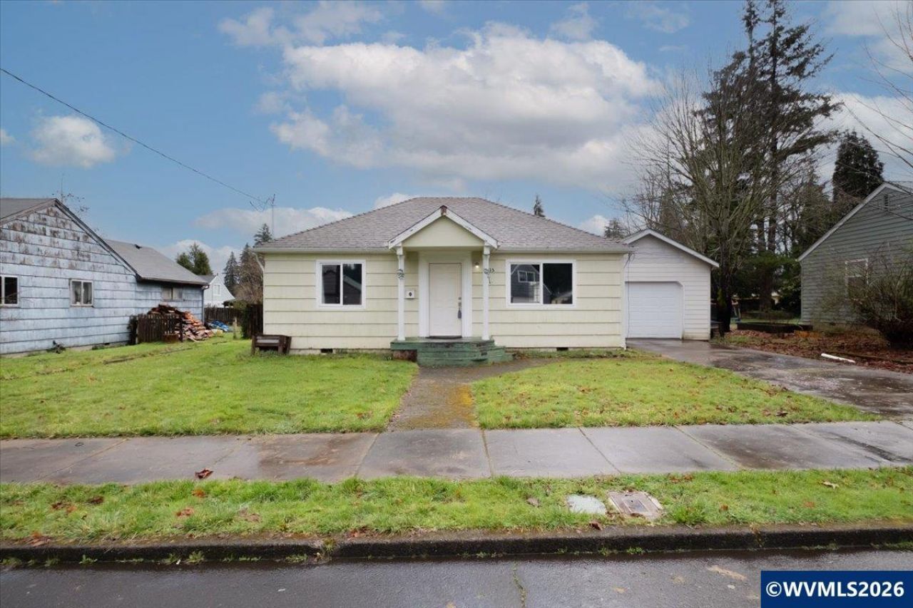 735 7th Av, Sweet Home, OR 97386 Main Photo