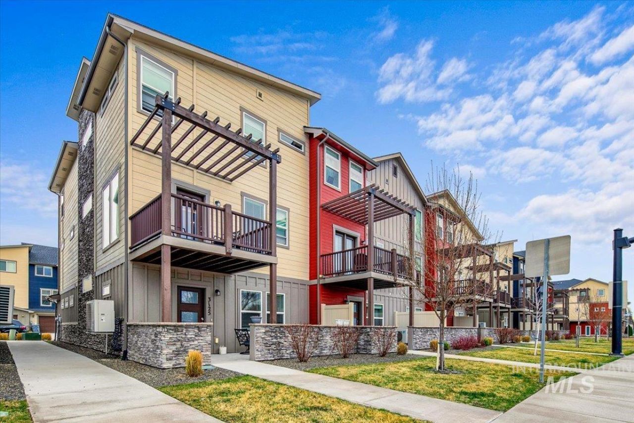 3125 N Network Ln, Boise, ID 83704 Main Photo