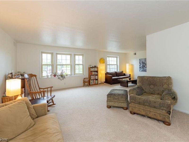 13710 Shaker Boulevard, Unit 405, Cleveland, OH 44120 Photo 2