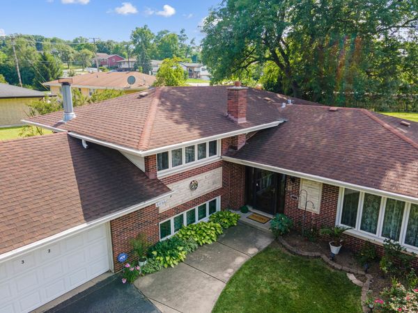 8832 Pleasant Avenue , Hickory Hills, IL 60457