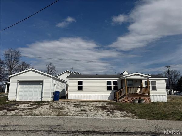 221 Cannon Street , Moscow Mills, MO 63362