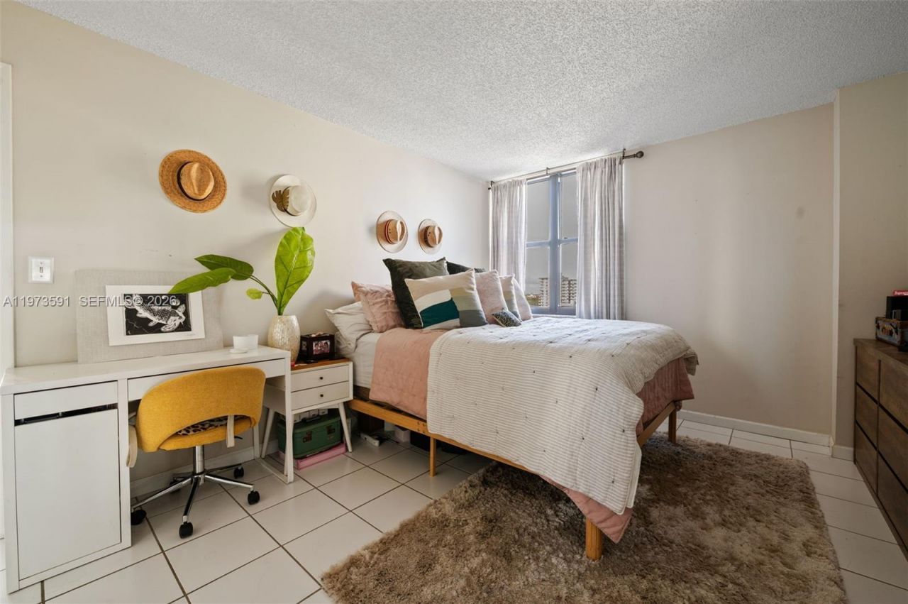 2555 Collins Ave, Unit 1002, Miami Beach, FL 33140 Photo